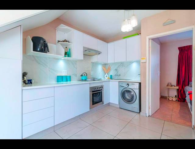 3 BEDROOM TOWNHOUSE FOR SALE IN WILGEHEUWEL